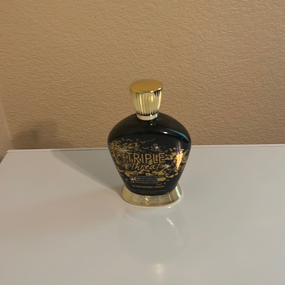 BNWOT Designer Skin Triple Threat Tanning Lotion